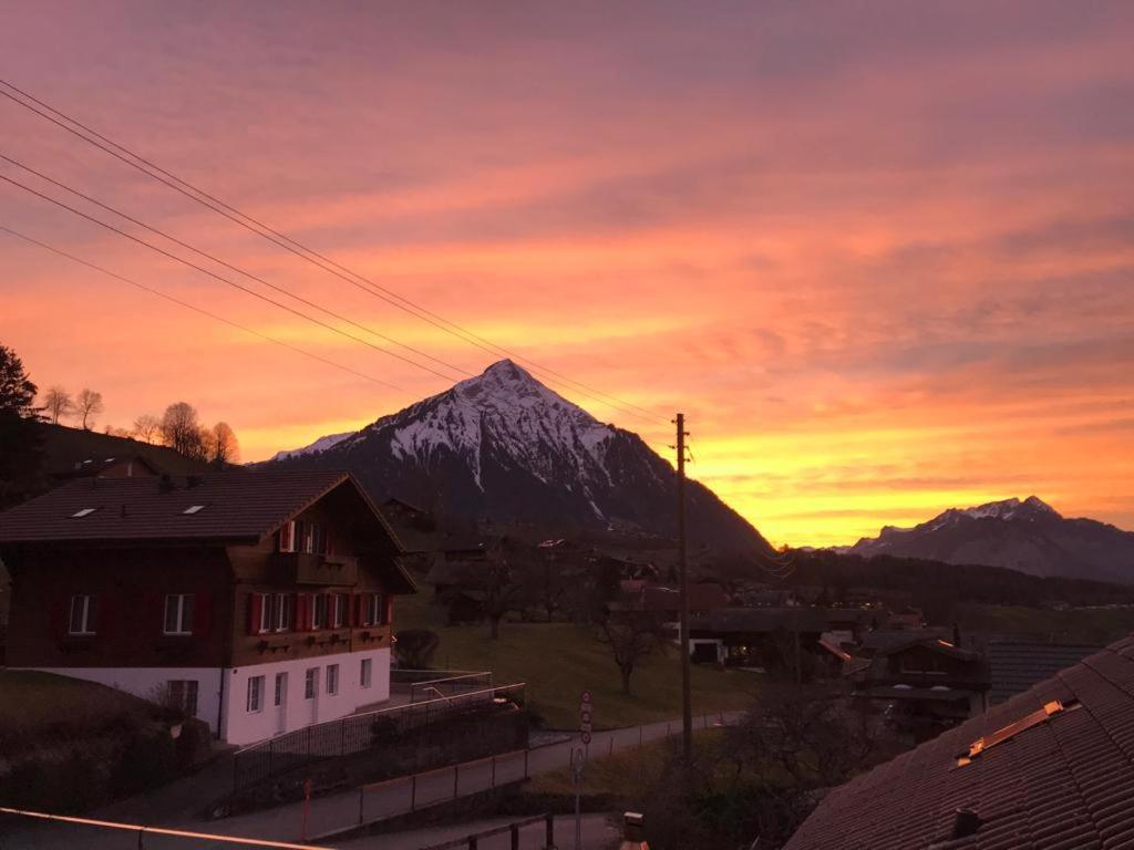 Moderne Unterkunft Mit Panoramablick Auf Thunersee Krattigen ภายนอก รูปภาพ